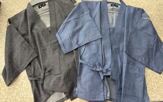 デニム風甚平で粋にきめる。