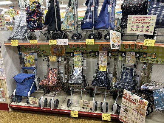 敬老の日にシルバーカーを贈り物に。